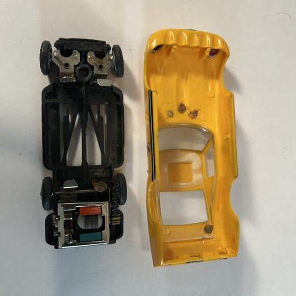 1960s Ideal Motorific Ferrari #9 Battery Operated Car w/ Original Display Case - Picture 16 of 16